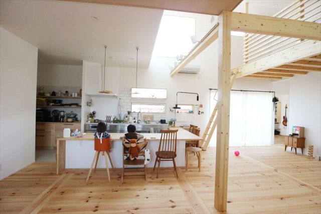 自然と家族が集う平屋建ての家